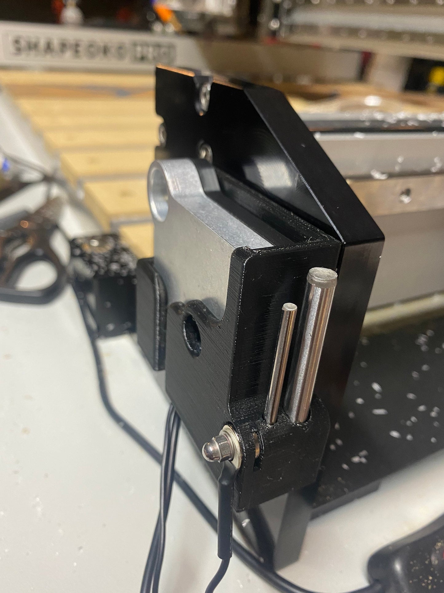 Shapeoko Bitzero v2 with magnetic ground holder and dowel holder