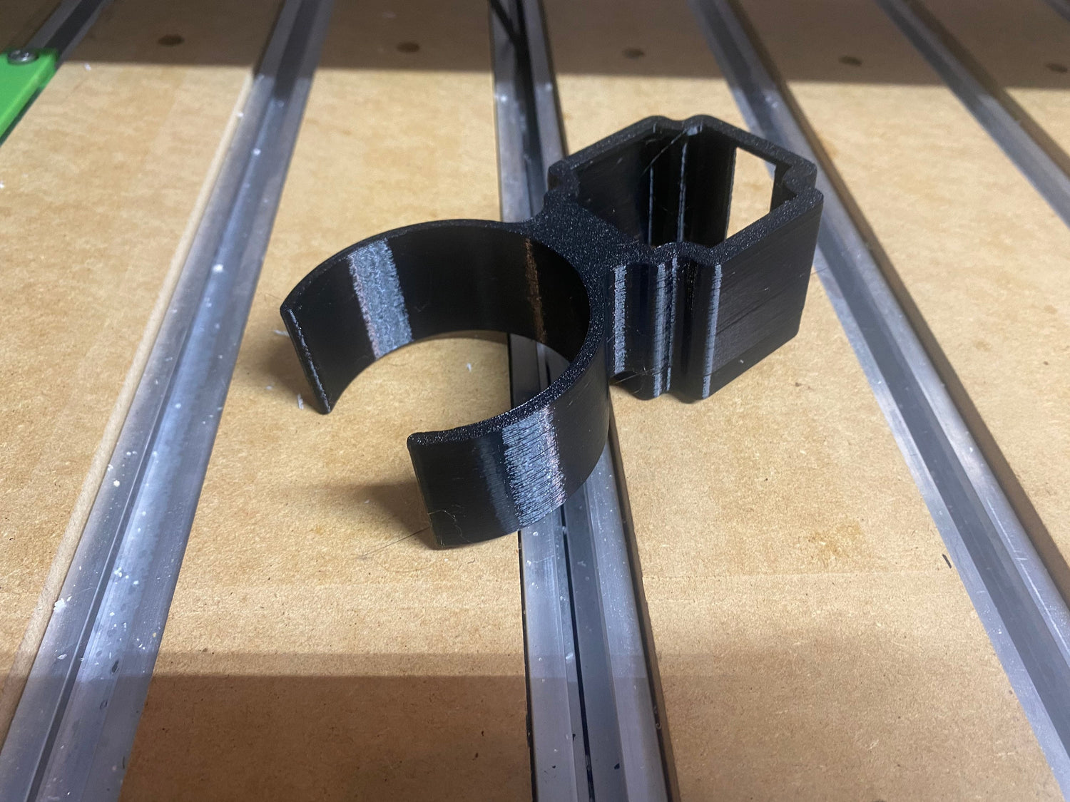 Shapeoko vacuum hose support