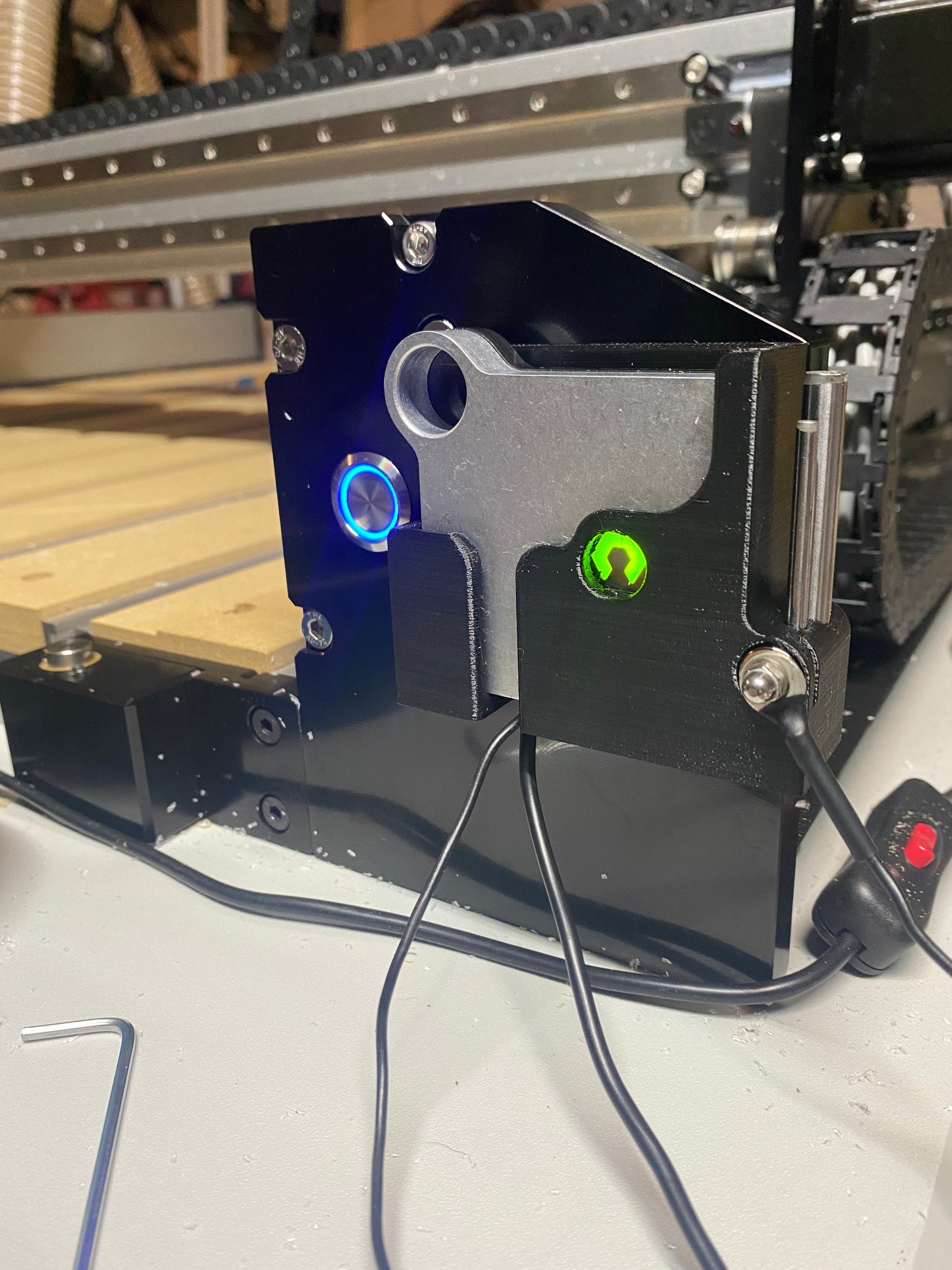 Shapeoko Bitzero v2 with magnetic ground holder and dowel holder